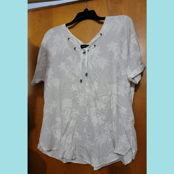 Arna York Collection Plus Size Printed Linen Blend Lace Up Top - Picture 3 of 9